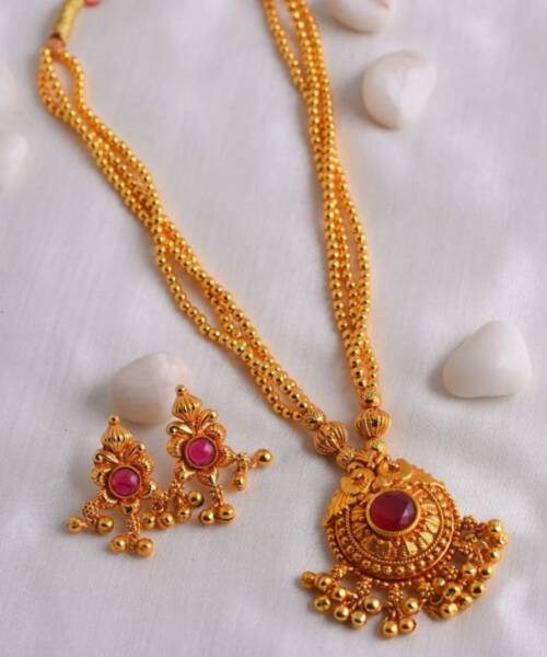 Classic Jondhali Haar with Earrings