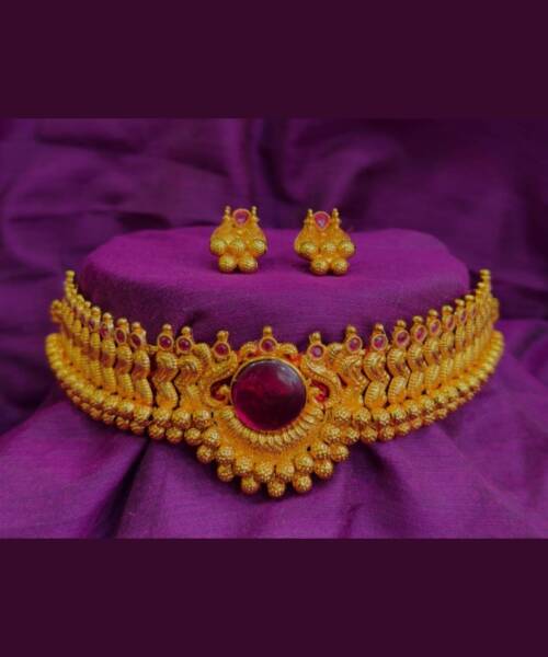 Ornate Round Pendant Choker