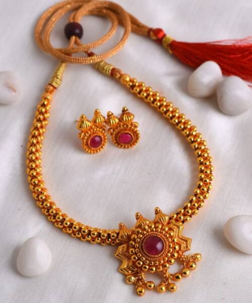 Elegant Pendant Thushi (Design A)