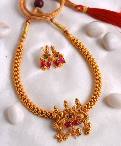 Elegant Pendant Thushi (Design B)