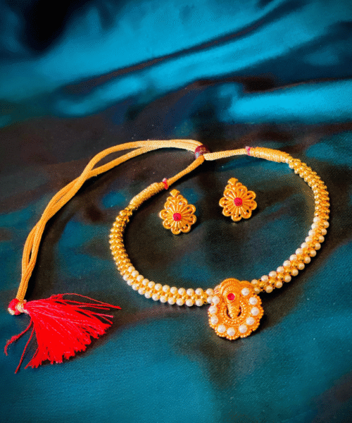 Delicate Pendant Thushi (Design D)